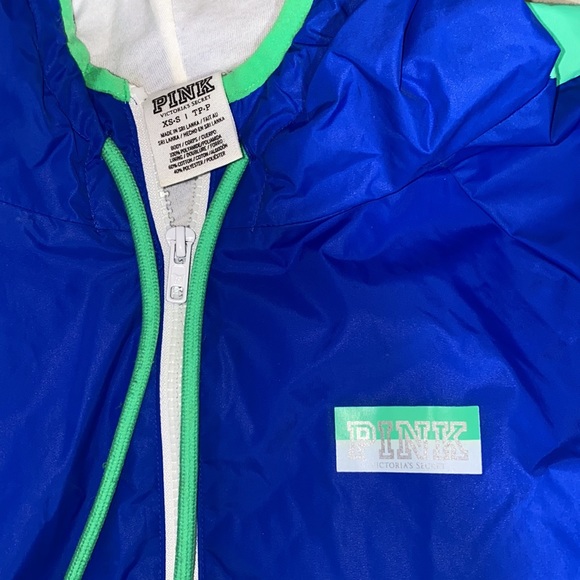 Pink by Victoria Secret rain jacket 💙🌧 - Picture 4 of 4